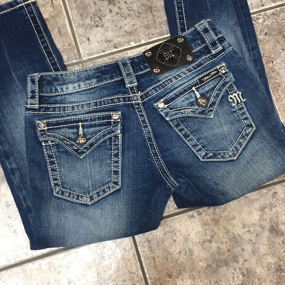 Miss Me Distressed Crop Capris - Picture 4 of 12